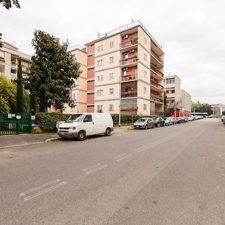 Exclusive Apartment In Eur Lake Рим Экстерьер фото