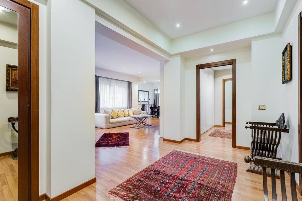 Exclusive Apartment In Eur Lake Рим Экстерьер фото
