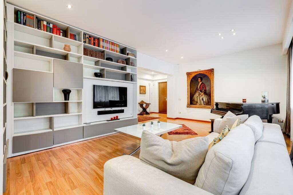 Exclusive Apartment In Eur Lake Рим Экстерьер фото