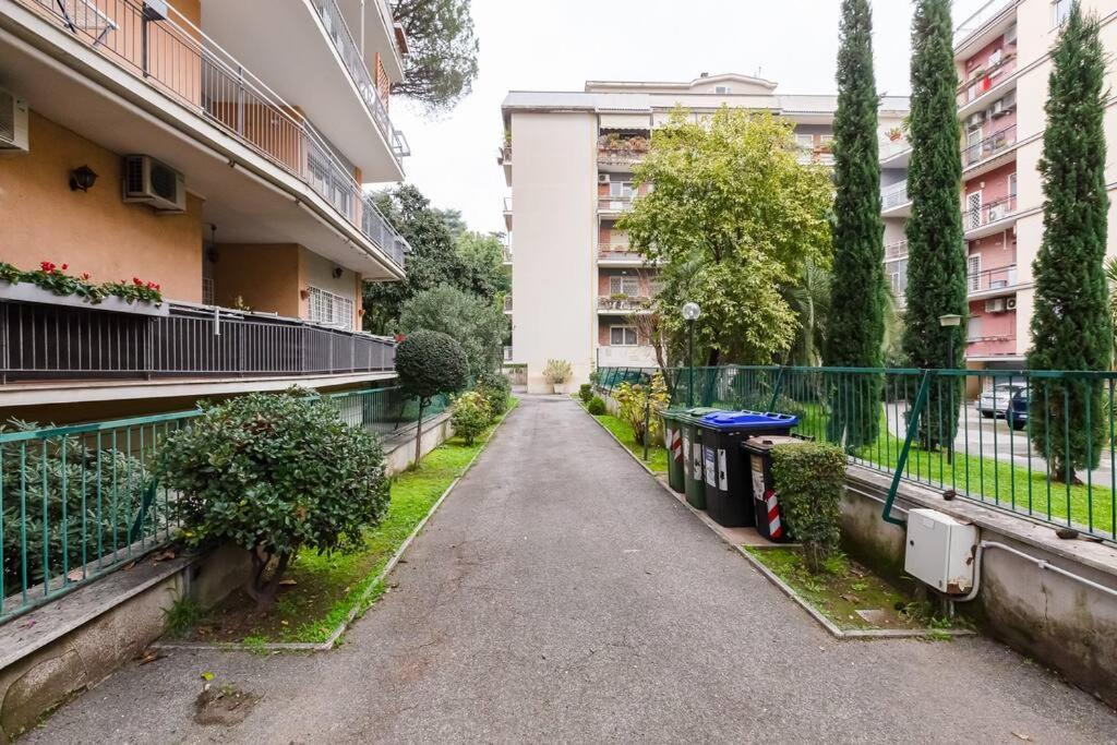 Exclusive Apartment In Eur Lake Рим Экстерьер фото