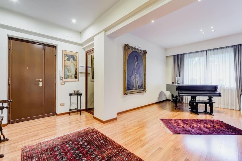 Exclusive Apartment In Eur Lake Рим Экстерьер фото