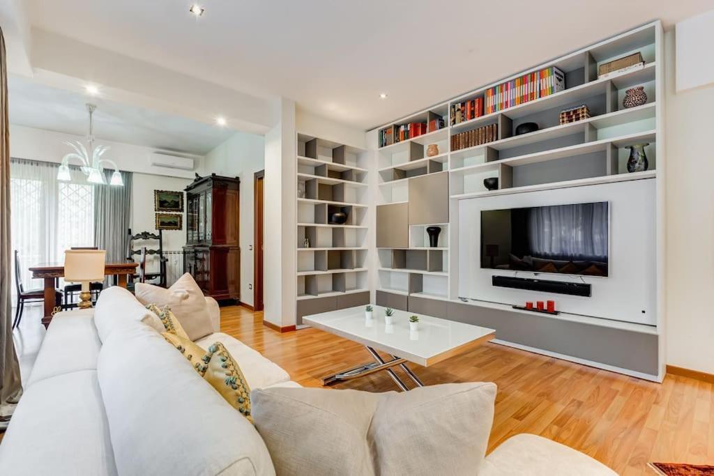 Exclusive Apartment In Eur Lake Рим Экстерьер фото