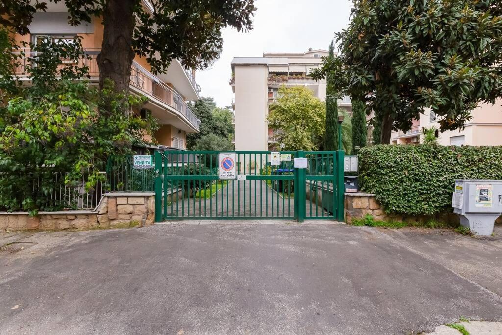 Exclusive Apartment In Eur Lake Рим Экстерьер фото