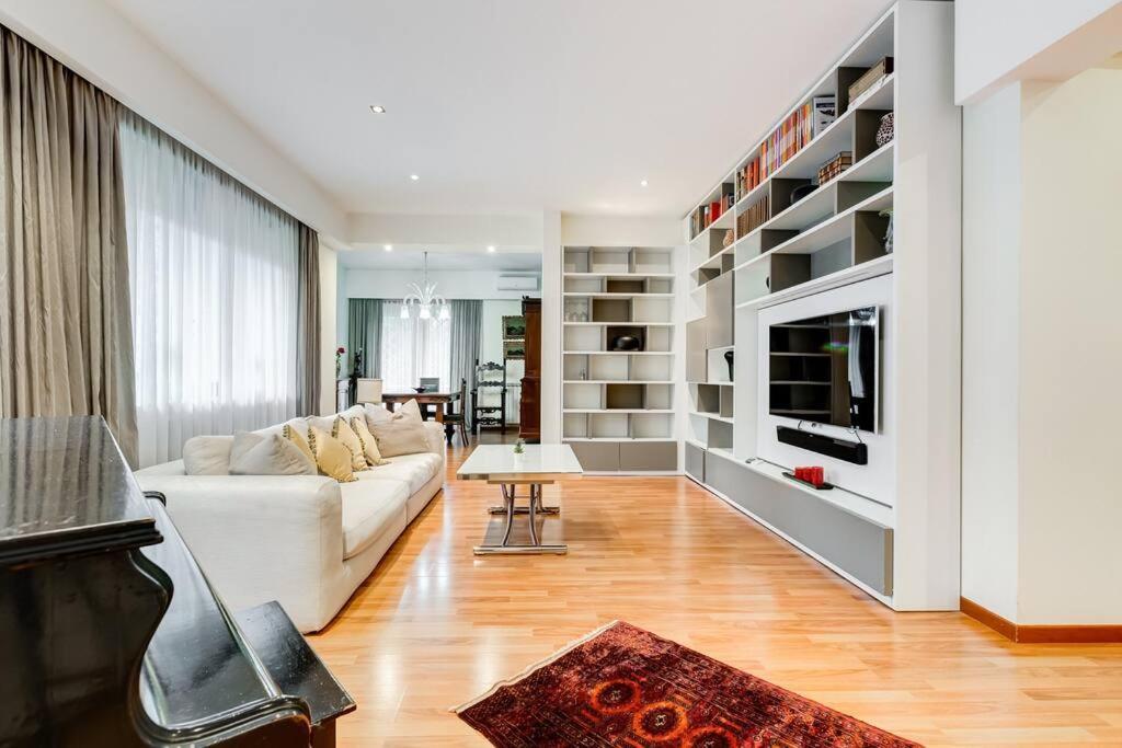 Exclusive Apartment In Eur Lake Рим Экстерьер фото