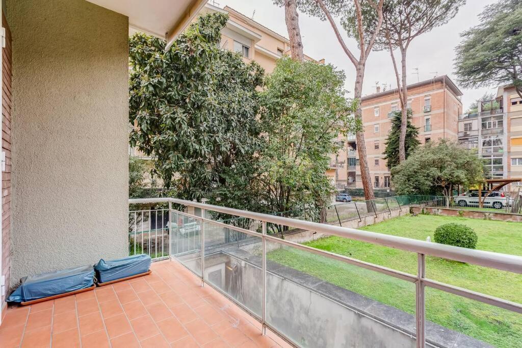 Exclusive Apartment In Eur Lake Рим Экстерьер фото