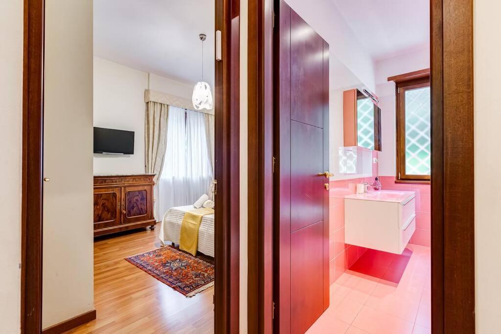 Exclusive Apartment In Eur Lake Рим Экстерьер фото
