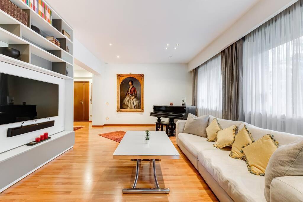 Exclusive Apartment In Eur Lake Рим Экстерьер фото